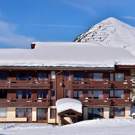 Au Pied Des Pistes Avec Balcon Et Casier A Skis - Fr-1-181-2076